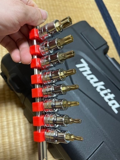 Makitaマキタ電動インパクトドライバーM697D、おまけ付き
