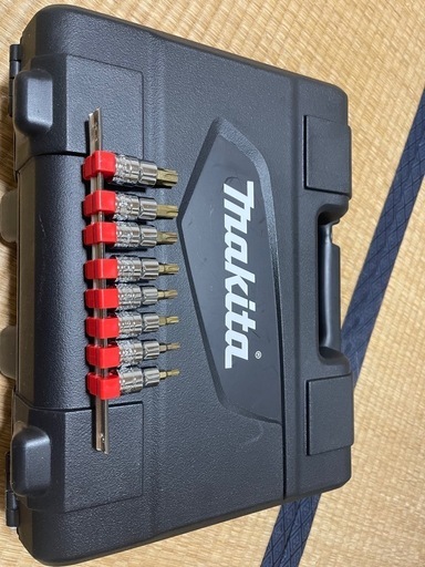 Makitaマキタ電動インパクトドライバーM697D、おまけ付き
