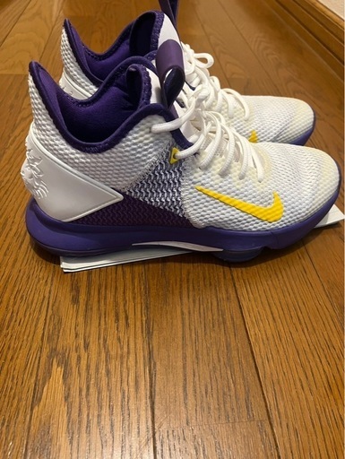 NIKEレヴロン