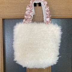 美品　ファーバッグ　ふわふわリボンの画像