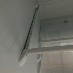 2410-542 Hisense ２ドア冷凍冷蔵庫 HR-B95A 93L 2018年製 動作確認済 キズ、汚れ多いです 現状お渡しの画像