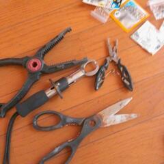 ビシ、オモリ　テンヤ　針　ハサミ　グリップ　釣り小道具セット！の画像