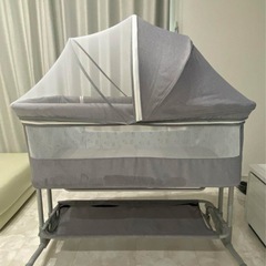 ベビーベッド軽量　分解できます。の画像