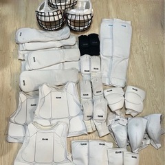 今週限定値下げ˶˃ᴗ˂˶  フルコンタクト用空手ヘッドギア＆サポーターsetの画像