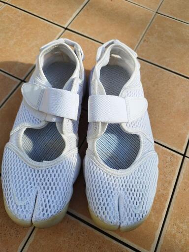 ナイキ　NIKE エアリフト　24cm