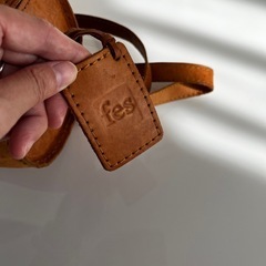 fes 丸型ショルダーバッグの画像