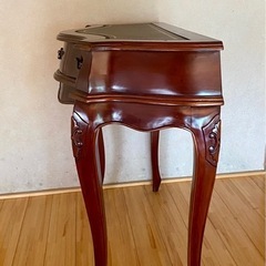 【お話中】
アンティーク風　コンソールテーブルの画像
