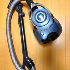 TOSHIBA サイクロン掃除機　VC-J2000Z　2013年製