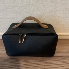 コスメポーチ　黒