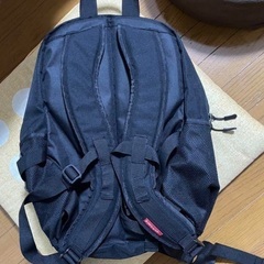 キングサイズのおしゃれな黒リュックの画像