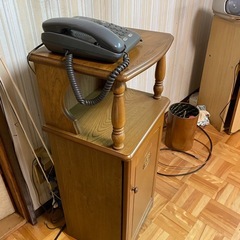 電話台　オマケ留守番電話機能付き電話の画像