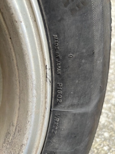 スタッドレスタイヤ　ホイル付き215/65R16