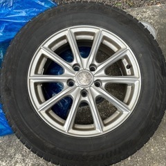 スタッドレスタイヤ　ホイル付き215/65R16