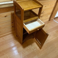 カリモクの電話台の画像