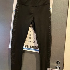 日本未上陸ブランド Maurices 黒レギンス サイド幾何学型...