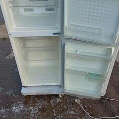 USED 中古 MITSUBISHI 三菱電機 ２ドア冷凍冷蔵庫 136㍑タイプ （上冷凍室42L,下冷蔵室94L） 2006年製 MR-14M-W 外形寸法／高さ1211×幅490×奥行597 重量／33kg カラー／ホワイト フューチャーレトロデザイン　最初のお問い合わせメッセージに運搬用の車種を記入ください の画像