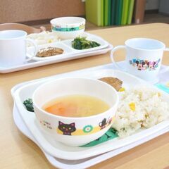 【泉北たなごころ保育園／調理・保育補助スタッフ】無資格OK！／定員19名の小規模保育園／日祝割増手当あり／残業少なめ(発生した場合は残業代1分毎に支給)の画像