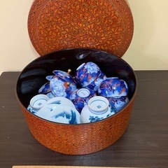 茶櫃＋蓋付き茶碗8客の画像