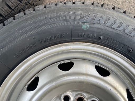 ブリヂストン24年製スタッドレス 145/80/r12　新古品