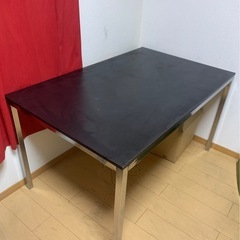急募！IKEAの黒天板×シルバーメッキの中古ダイニングテーブル 葛飾区