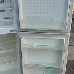 USED 中古 MITSUBISHI 三菱電機 ２ドア冷凍冷蔵庫 136㍑タイプ （上冷凍室42L,下冷蔵室94L） 2006年製 MR-14M-W 外形寸法／高さ1211×幅490×奥行597 重量／33kg カラー／ホワイト フューチャーレトロデザイン　最初のお問い合わせメッセージに運搬用の車種を記入ください の画像