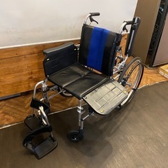 【他機能車いす】MIKI ラクーネ2 トランスファーボード付き車いすの画像