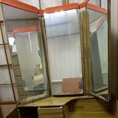 廃棄予定三面鏡の画像