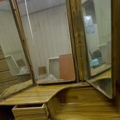 廃棄予定三面鏡の画像
