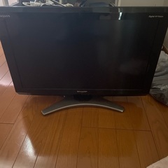 SHARPテレビ　26センチ 一周陰あり、リモコン無し。