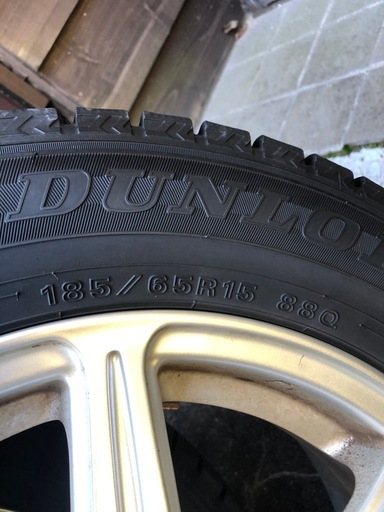 日産ノート　スタッドレスタイヤ　185/65R15 ダンロップ