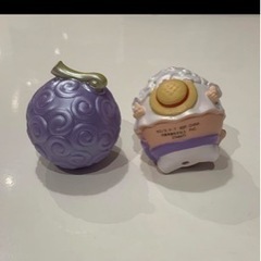 ワンピース フィギュア 紫色ボールとキャラクター PVC製の画像