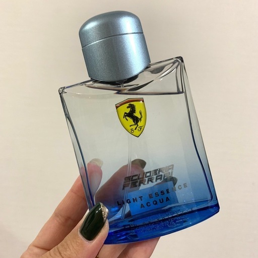 値下げ！フェラーリ ライトエッセンス　アクア　オードトワレ　125ml 香水