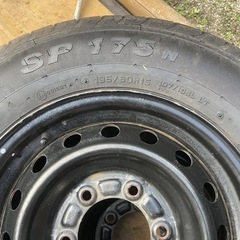 ハイエース　タイヤ　4本　DUNLOP 195 80 R 15