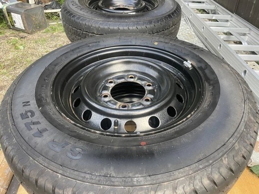 ハイエース　タイヤ　4本　DUNLOP 195 80 R 15