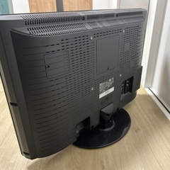 テレビモニター(32v)、電源テーブル、リモコンの画像