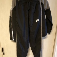 NIKEジュニア　ナイロンジャージ上下の画像