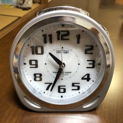 文字盤の見やすい置き時計