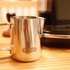 [美品]デロンギ エスプレッソマシン ミルクジャク/コーヒープレス付き!の画像