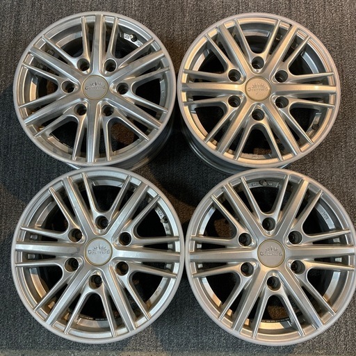 ガレージ®️‼️200系ハイエースナロー15インチ純正サイズ‼️