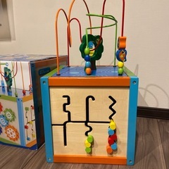 おもちゃ　アクティビティボックス
の画像