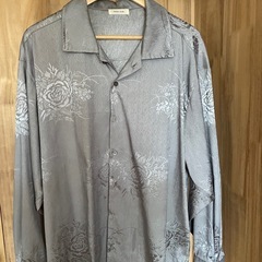 柄シャツ　シルバー系