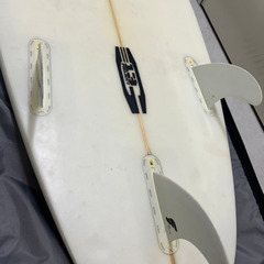サーフボード　6.4ft 修復あり　フィン、リーシュコード、ソフトケース付の画像