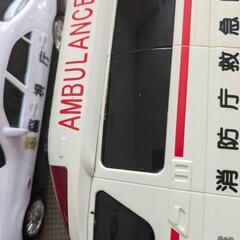 音が出る　救急車とパトカーセットの画像