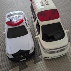 音が出る　救急車とパトカーセット