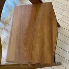 木製椅子の画像