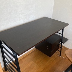 パソコンデスクの画像