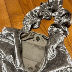 【完売品】GUベロアフリルハンドバッグ　シルバーの画像