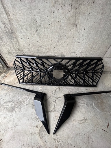 ランドクルーザープラド　150後期 レクサス風　スピンドルグリル