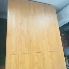 ダイニングテーブルの画像