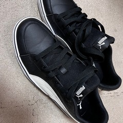 PUMA スニーカー
